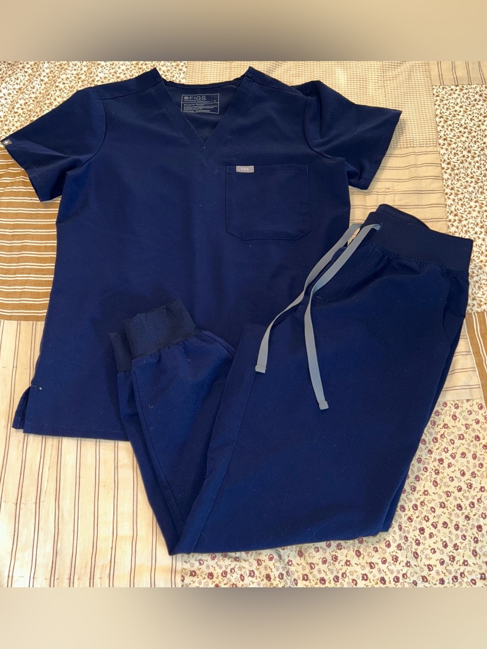 Women’s figs navy blue set size small